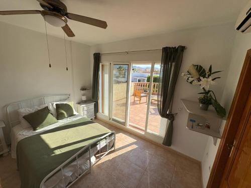 Turre Villa - 3 bedroom - sleeps 8 - R130 in Turre