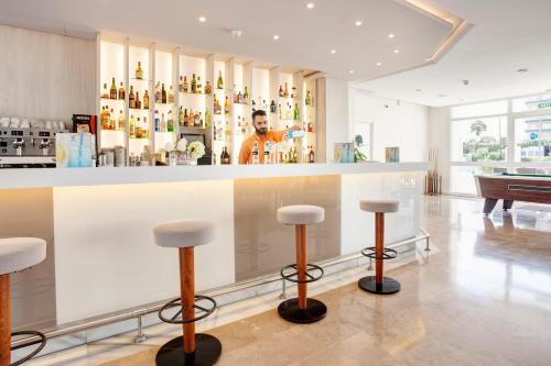 Grupotel Alcudia Suite - image 2