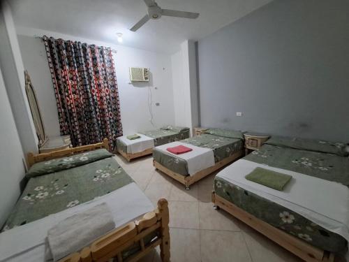 4 twin beds