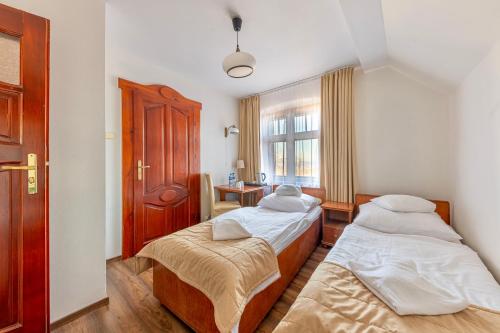 2 twin beds