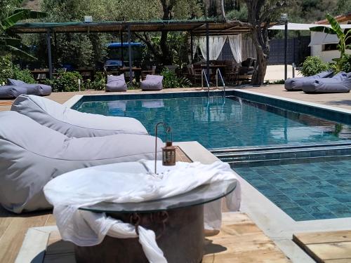 Polyxeni Apartments & Rooms in เคปาโร
