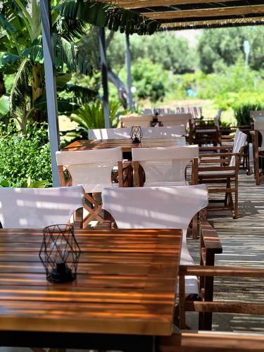 Polyxeni Apartments & Rooms in เคปาโร