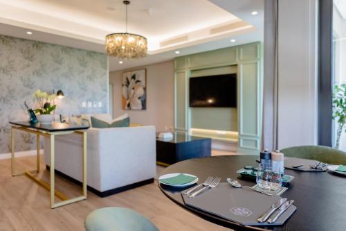 Superior One-Bedroom Apartment image 9