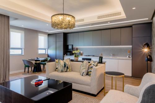 Superior One-Bedroom Apartment image 4
