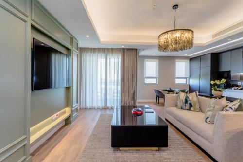 Superior One-Bedroom Apartment image 3