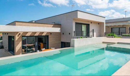Villa Hoshi, Puente Arce
