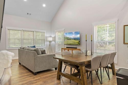 Iekārtas, Secluded 3BR Cabin Lake Access & Resort Perks in Westminster (SC)
