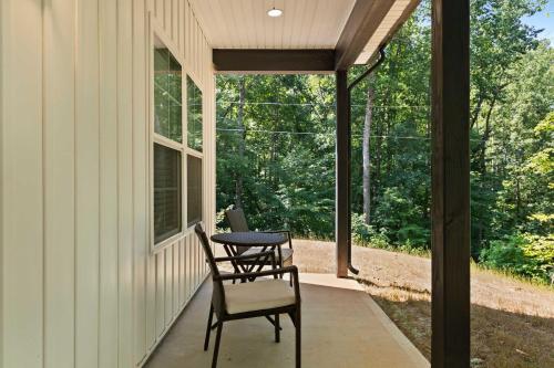 Iekārtas, Secluded 3BR Cabin Lake Access & Resort Perks in Westminster (SC)