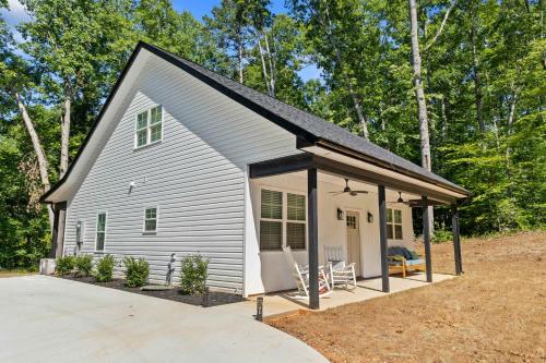 Viesnīcas āriene, Secluded 3BR Cabin Lake Access & Resort Perks in Westminster (SC)