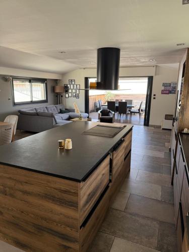 Atypical loft with private pool in Le Lavandou City Center
