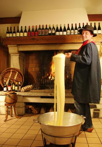 Hotel-Restaurant Logis l'Aubrac Laguiole - 레스토랑