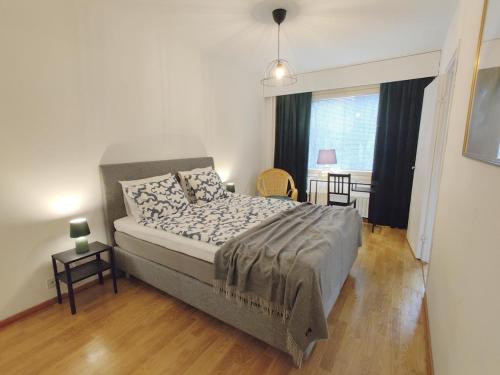 Cozy 1BR Apartment with Balcony, Free WiFi and Parking in Luostarinmaki