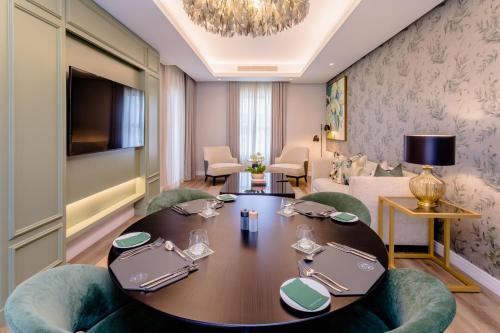 Two-Bedroom Deluxe Apartment image 4