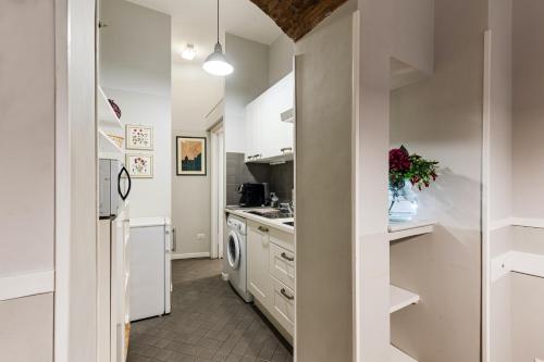 One-Bedroom Apartment image 4