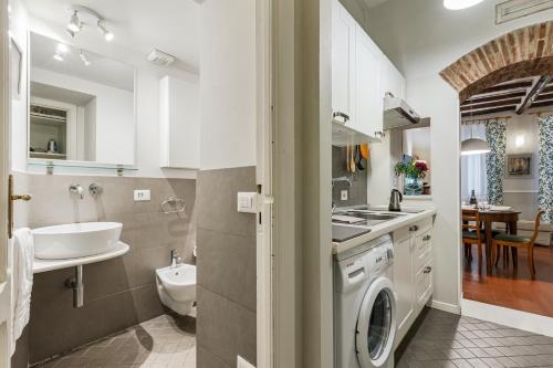 One-Bedroom Apartment image 6