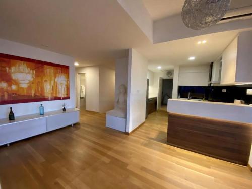 Super high floor Apartment with 3 bedroom - 60 floor in Marina Bay