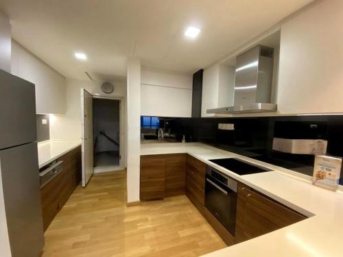 Super high floor Apartment with 3 bedroom - 60 floor in Marina Bay