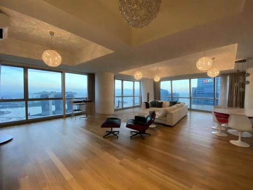 Super high floor Apartment with 3 bedroom - 60 floor in Marina Bay