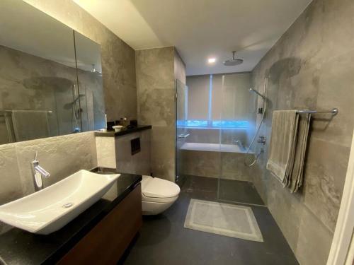 Super high floor Apartment with 3 bedroom - 60 floor in Marina Bay