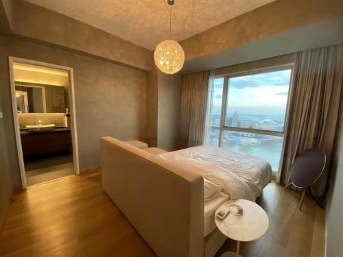 Super high floor Apartment with 3 bedroom - 60 floor in Marina Bay