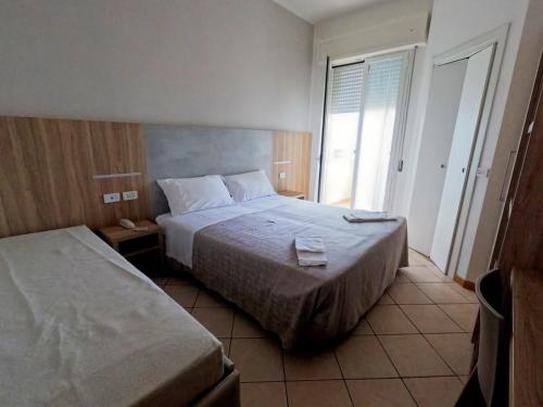 Triple Room with Sea View image 8