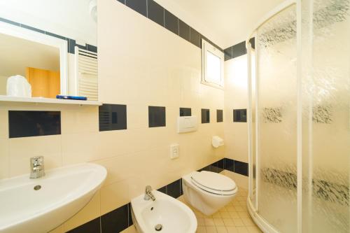 Triple Room with Sea View image 3