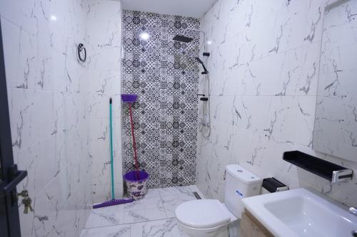 One-Bedroom Apartment image 10