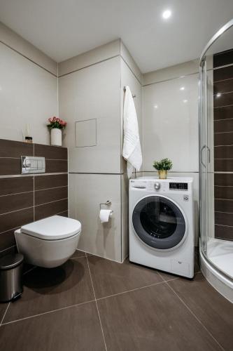 Prague Days - Studio with Balcony and Garage Parking in Smíchov - image 13