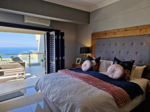 Whale Rock, Margate by MRL in 马盖特