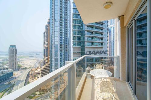 ระเบียง/ชานเรือน, Marina Tower - Stunning 1BHK with Marina View by Elegant Escape's near ดูไบมารีนา
