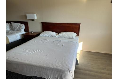 Admiralty Suites & Inn - Millington - image 11