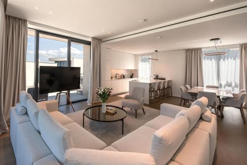 صالة مشتركة/ منطقة التلفزيون, Petram Resort & Residences in آومجا