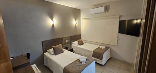 3 twin beds