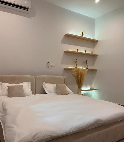 Top Spot Cocody - Terasse et Minibar privée - Déco Unique (Top Spot Cocody - Terasse et Minibar privee - Deco Unique) in อาบิดจัน