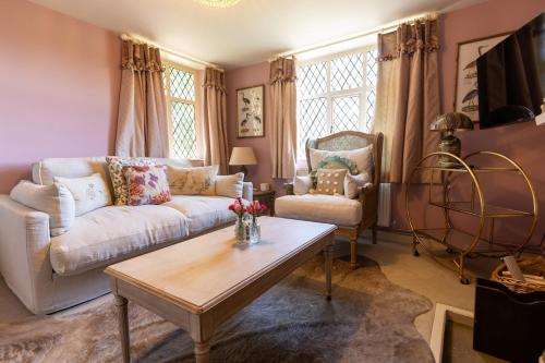 Gate Lodge - Sleeps 4 - Near Belvoir Castle in Knipton
