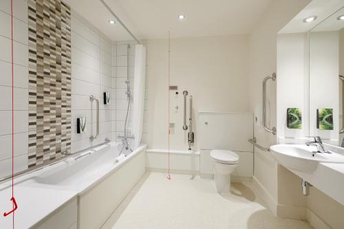 Premier Inn Dublin City Gloucester St South - image 3