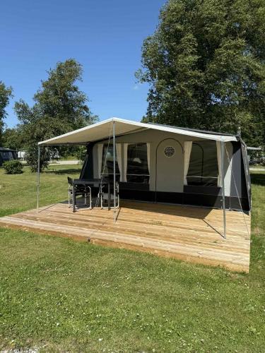 4 twin beds