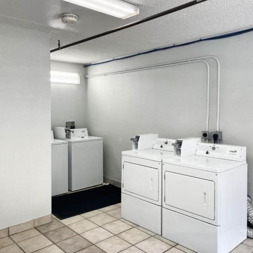 Studio 6 Suites Dayton OH Englewood - image 3