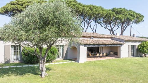 JAMES FCD56 - luxury villa with pool for rent in the vineyards near Saint Tropez in Cogolin