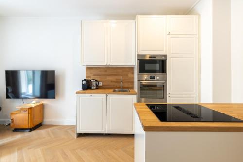 Modern Apartment in a Quiet Yet Central Location, Прага (фото 6)