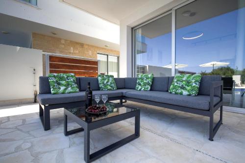 Sea Point Villas in Peyia