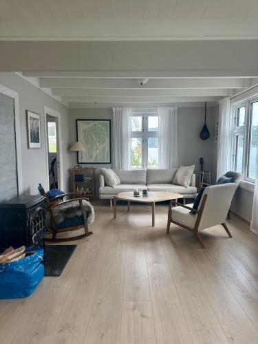 Hytte ved sjøen pa Andabeløy in Flekkefjord