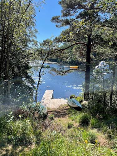 Attractions, Hytte ved sjøen pa Andabeløy in Flekkefjord