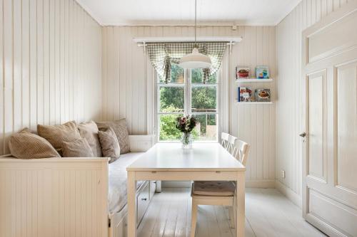 Historic apartment near the city by the water in 索爾納