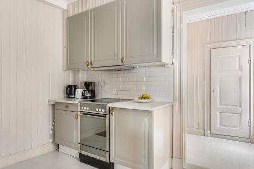 Historic apartment near the city by the water in 索爾納