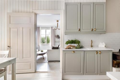 Historic apartment near the city by the water in 索爾納