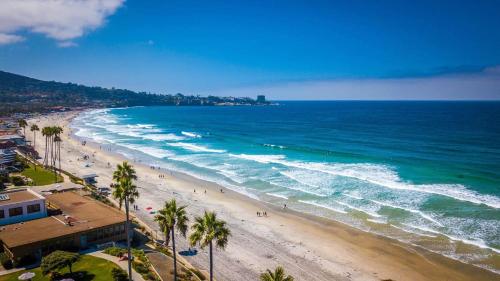 Champagne Taste by Cardo - Luxury Home and Parking in San Diego, USA