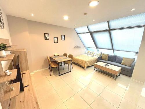 Studio Leon, Warna (Foto 3)