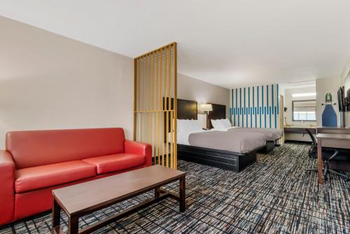 Magnuson Hotel Fiesta Park - image 12
