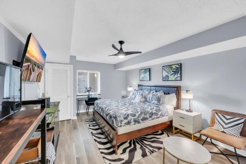 Huge 15000sf Pool Modern Studio at Barefoot Resort